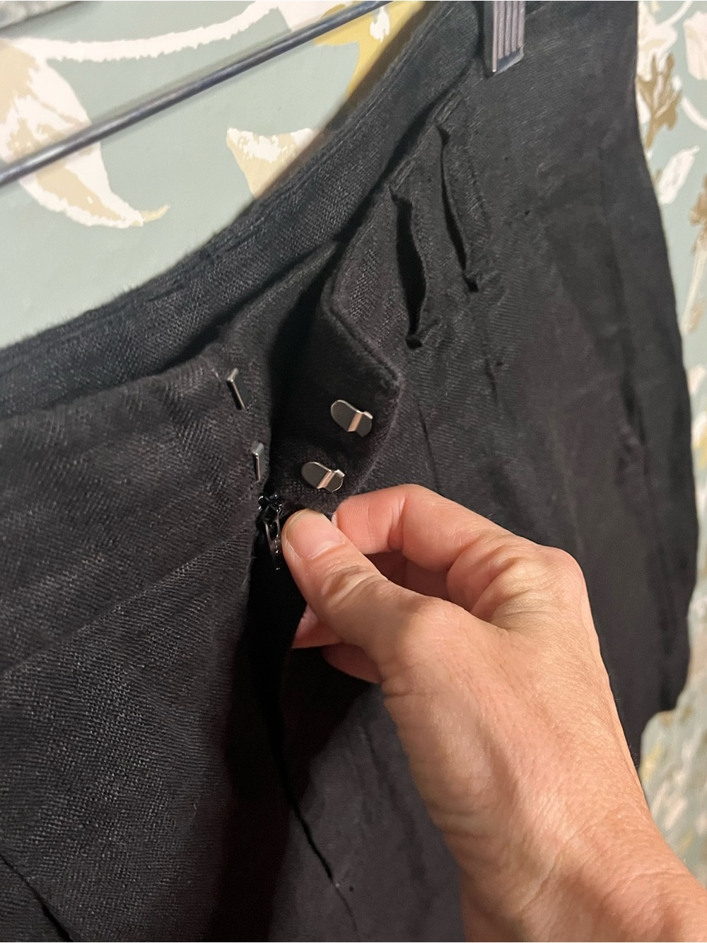 Free People Black Linen Shorts - Size 6 - Picture 7 of 8